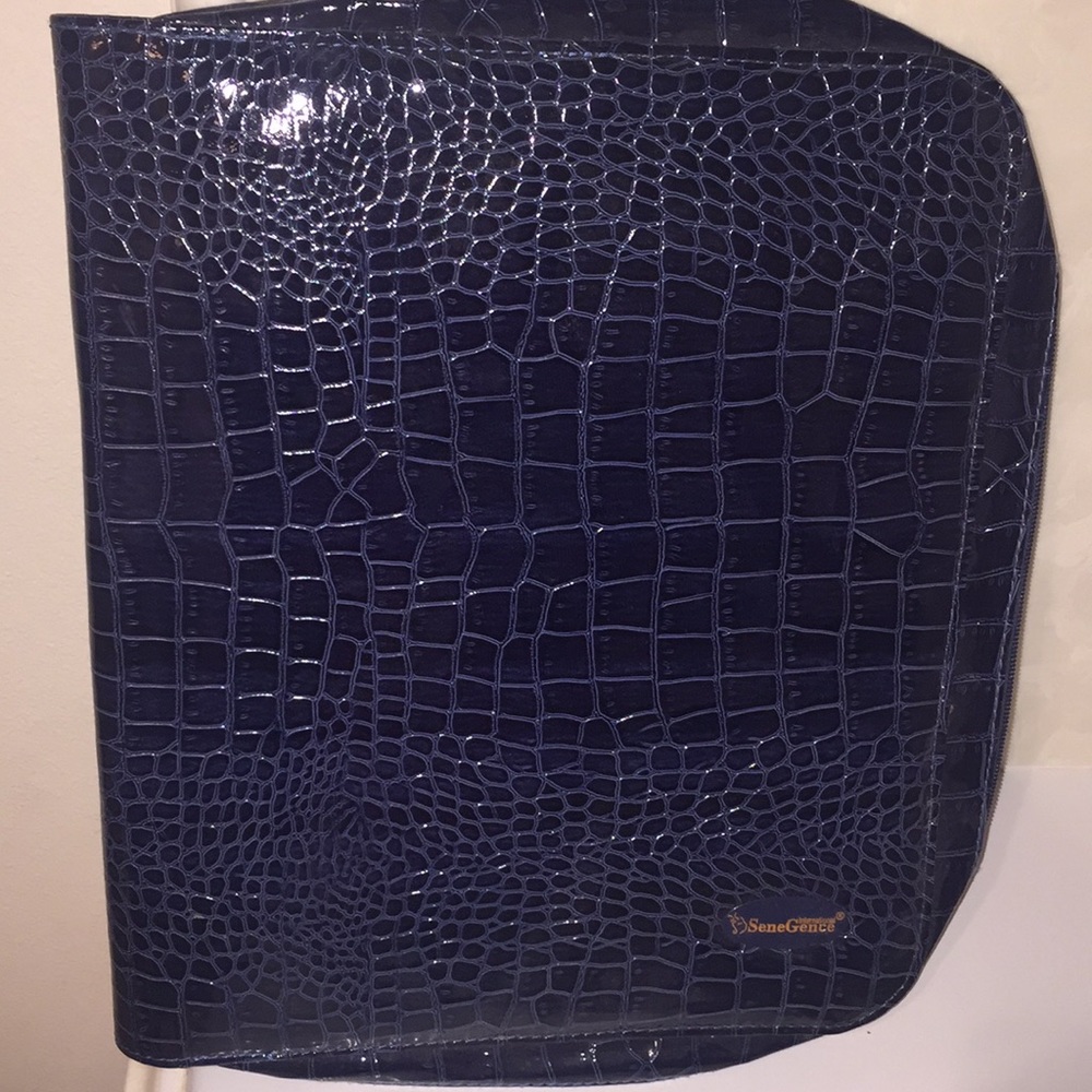 Senegence zipper sample carrier
